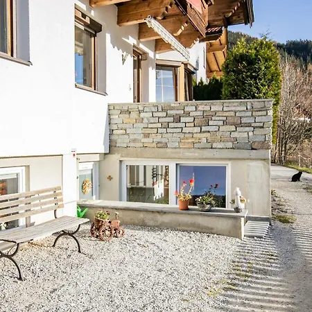 Mit Terrasse *